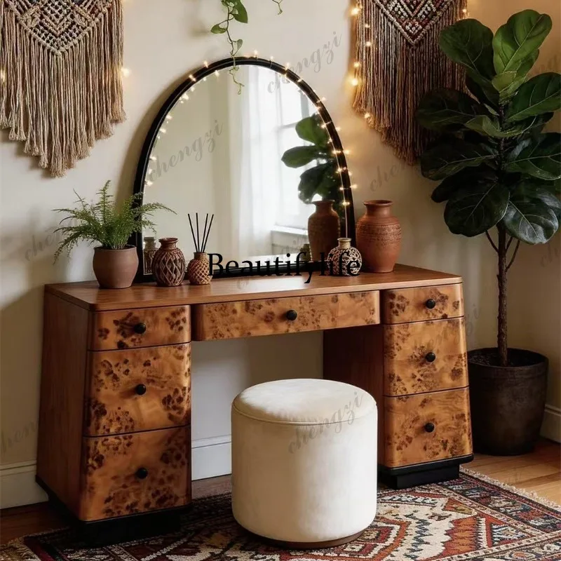 Beauty Makeup Design - Prachtige middeleeuwse stijl massief houten dressoir
